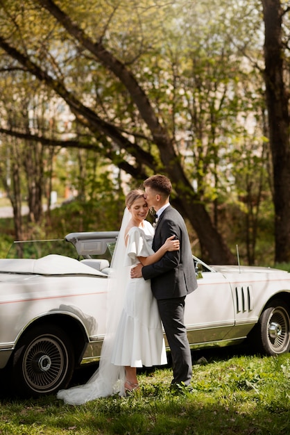 Free photo just married couple with their car