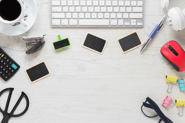 Free photo keyboard; blank cards; coffee cup and office supplies on desk