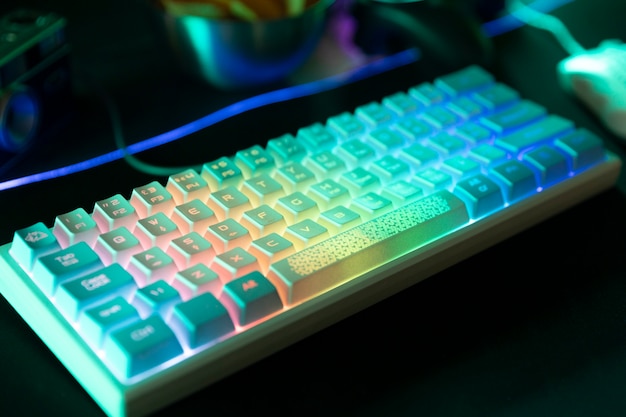 Free photo keyboard with neon lights high angle