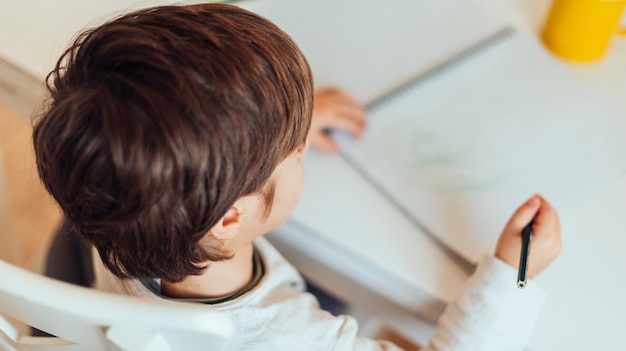 Free photo kid doing homework