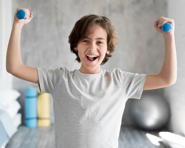 Kid doing sport at home