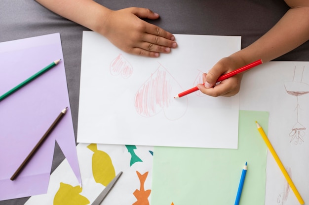 Kid learning how to draw