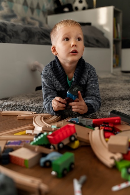 Free Photo kid playing in his room