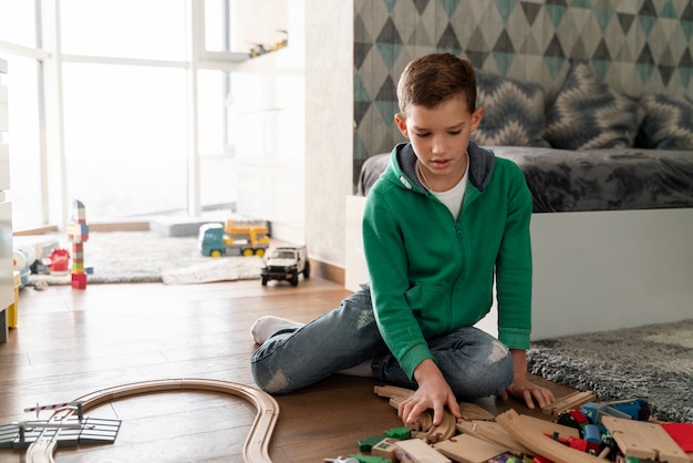 Free photo kid playing in his room