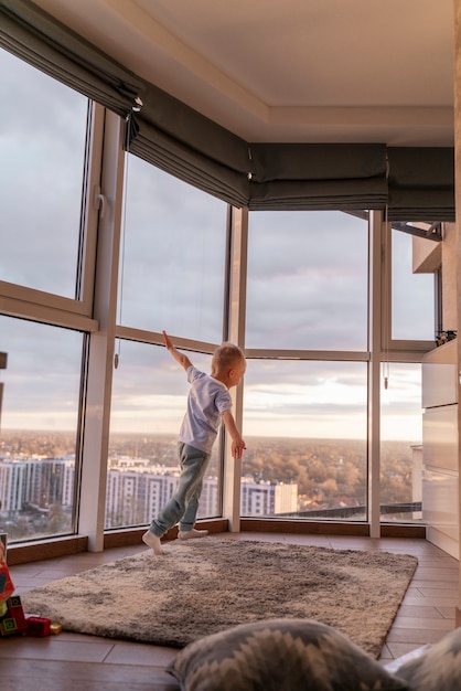 Free photo kid playing in his room