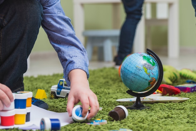 Free Photo kid playing paints on floor