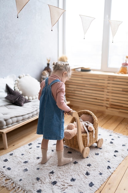 Free photo kid playing in their room