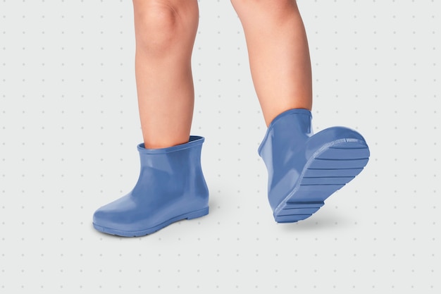 Free photo kid with blue rubber boots studio shot