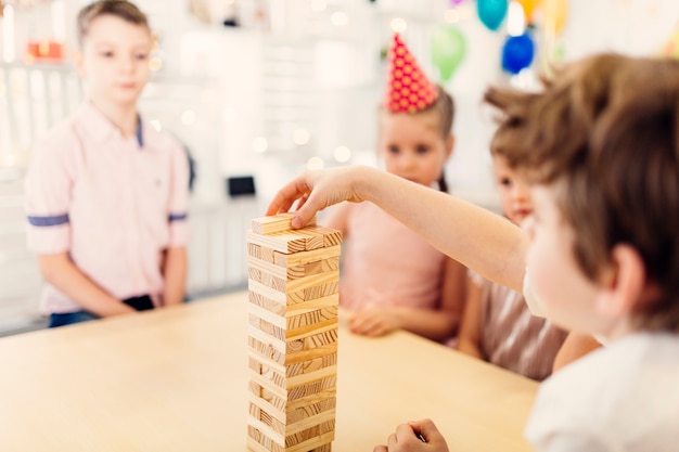 Free photo kids on birthday playing game