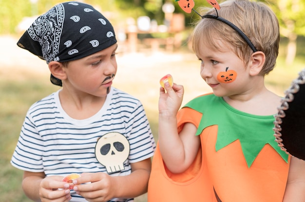 Free photo kids celebrating halloween outdoor