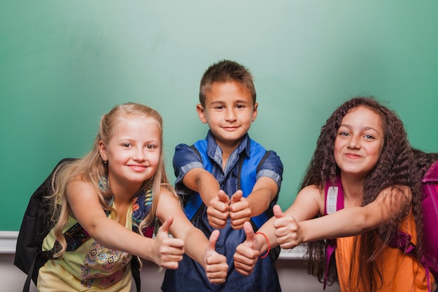 Free photo kids gesturing thumbs up