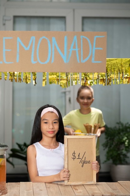 Free Photo kids organising a lemonade stand