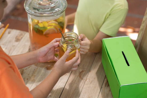 Free photo kids organising a lemonade stand