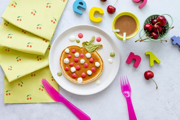 Free photo kids pancake breakfast treat, shaped like a fun strawberry