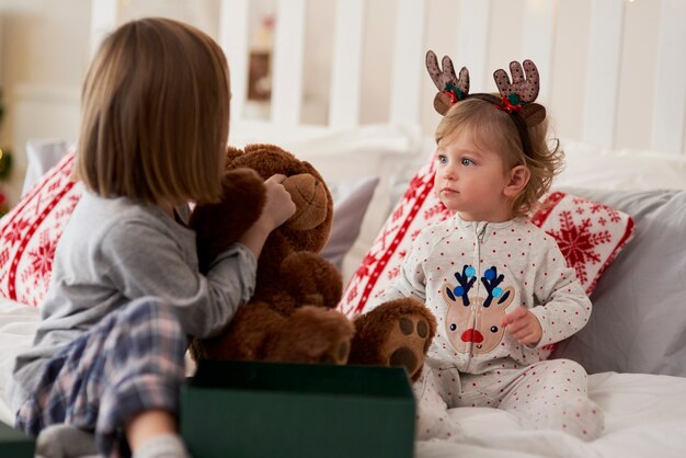 Kids with present in the bed