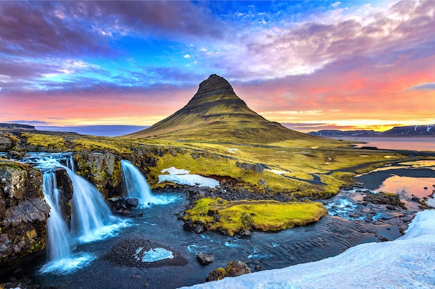 Free photo kirkjufell at sunrise in iceland. beautiful landscape.