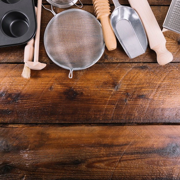 Free photo kitchen utensil for baking cake on wooden table