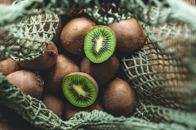 Free photo kiwi fruits in eco bag top view close up