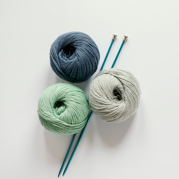 Knitting needles and wool