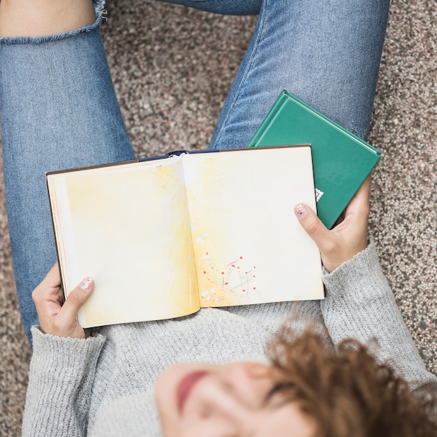 Free photo lady holding books on steps