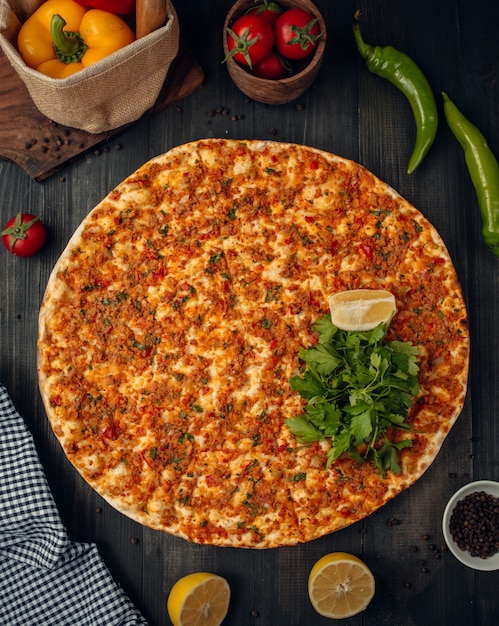 Free Photo lahmajun turkish pizza with minced meat