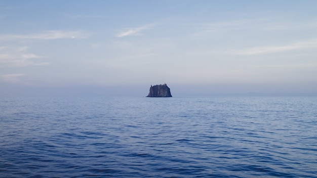 Free Photo landscape of the sea with a rock under a cloudy sky during daytime