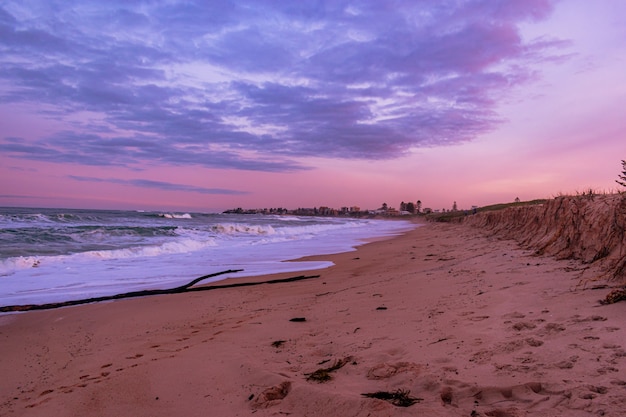 Free Photo landscape shot of a beautiful colorful sunset at the beach