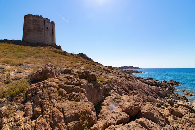 Free photo landscape shot of a castle building in the rocky hill