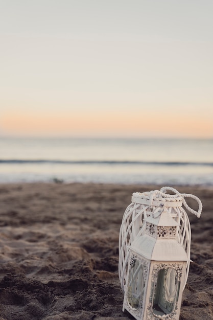 Free photo lanterna at the beach at sunset