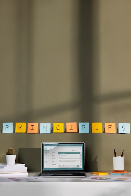 Free photo laptop on desk and colorful post its