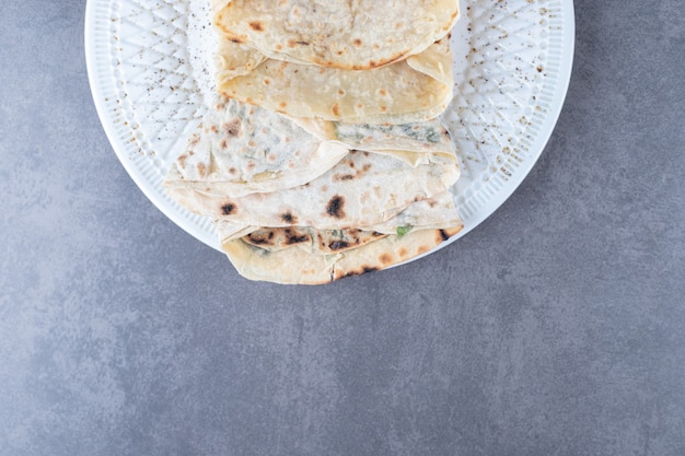 Free Photo lavash and gutab on a plate on marble table.