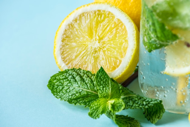 Free photo lemon mint infused water recipe