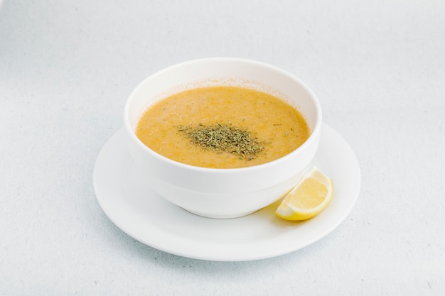 Free photo lentil soup with herbs and spices in white bowl.