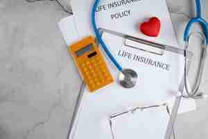 Free photo life insurance concept with calculator