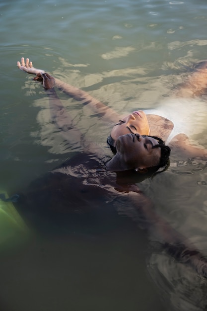 Free photo lifestyle of people swimming in lake