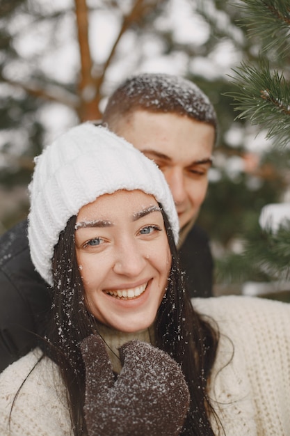 Free photo lifestyle shot of couple walking in snowy forest