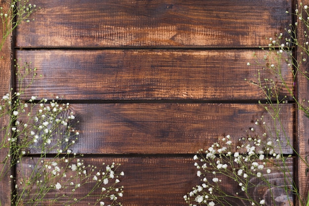 Free photo light white flowers on wood