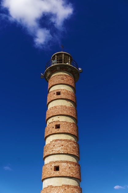 Free photo lighthouse under a blue sky and sunlight in belem