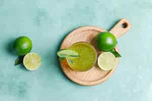 Free photo lime basil seed drink.