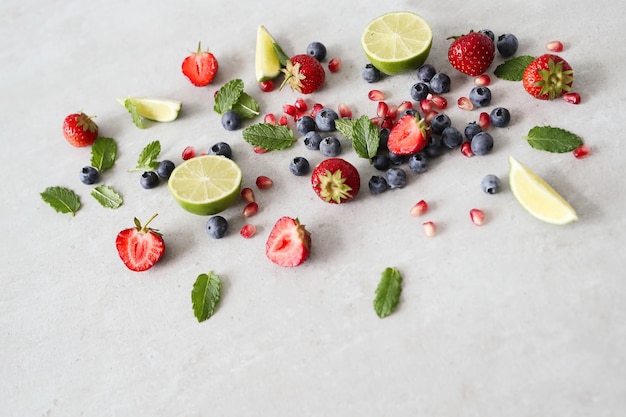 Free Photo lime, berries and leaves