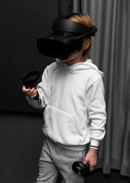 Free photo little boy using virtual reality headset