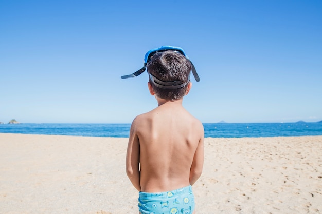 Free photo little boy willing to dive