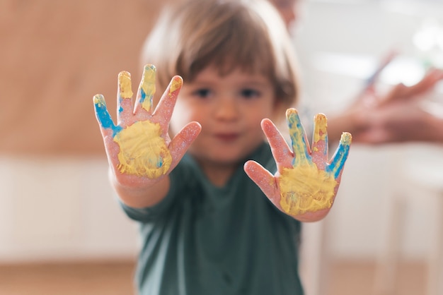 Free Photo little child painting like an artist