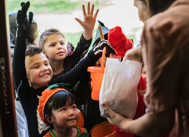 Free photo little children trick or treating on halloween