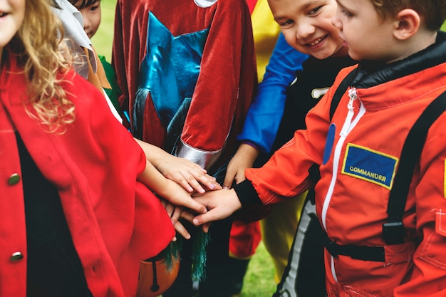 Free Photo little children trick or treating on halloween