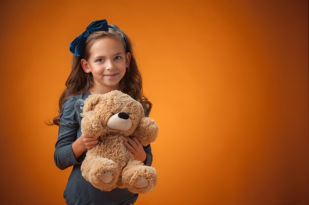 LIttle gir holding teddy bear