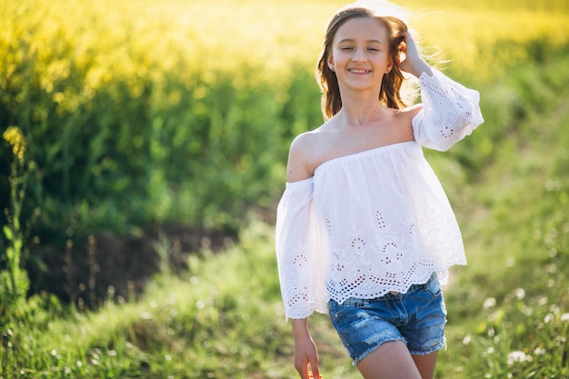 Free Photo little girl in field