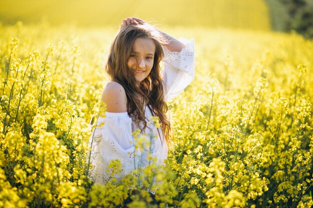 Free Photo little girl in field