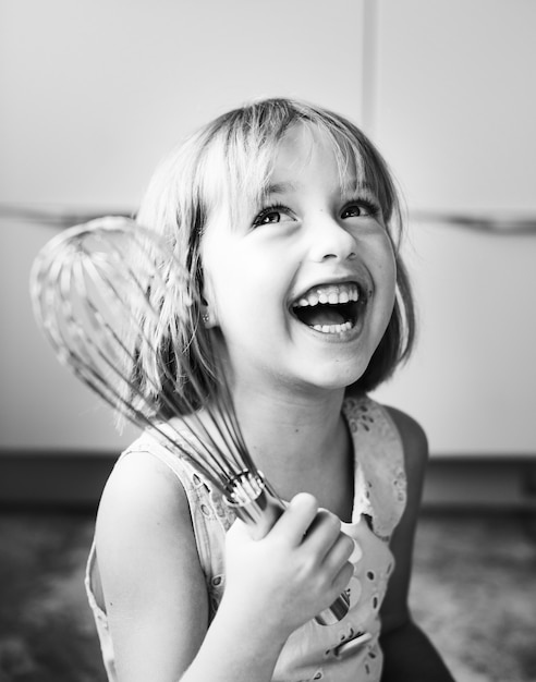 Free photo little girl with a whisk