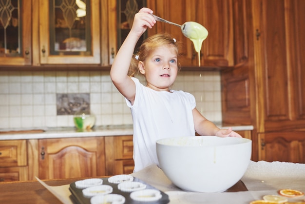 A little good girl bakes tasty cupcakes